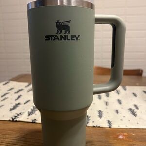 Stanley Olive Travel Mug with Handle